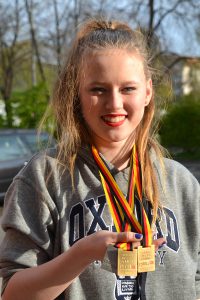 2016-05-01-deutschland-cup-rsg-2016-alina-mit-medaillen